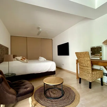 Welcome To Le Jardin Des Cambrettes A 2-Hectare Private Estate At The Gate Villa Lattes